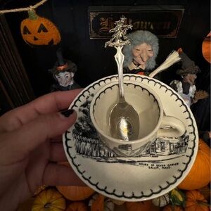 Antique House of Seven Gable Decor